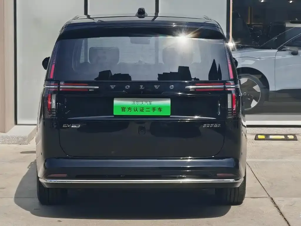Volvo EM90 2024 из CN, фото 5