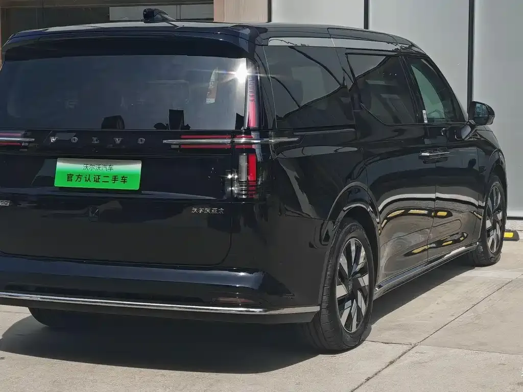 Volvo EM90 2024 из CN, фото 6