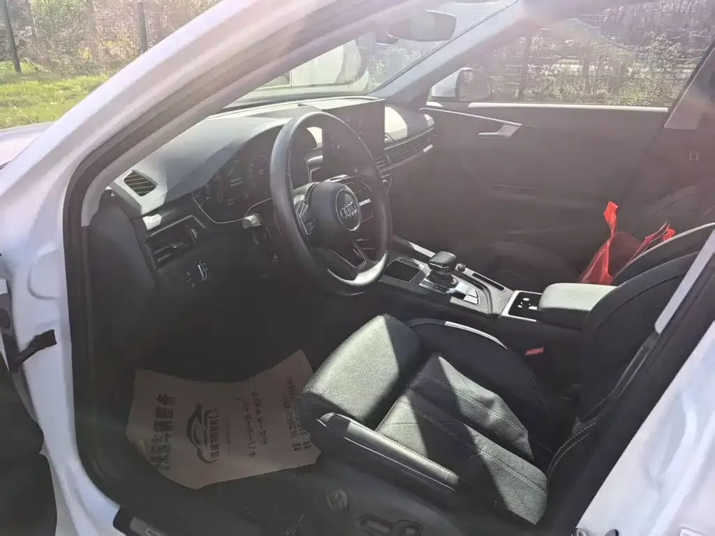 Audi A4L 2021 из CN, фото 4