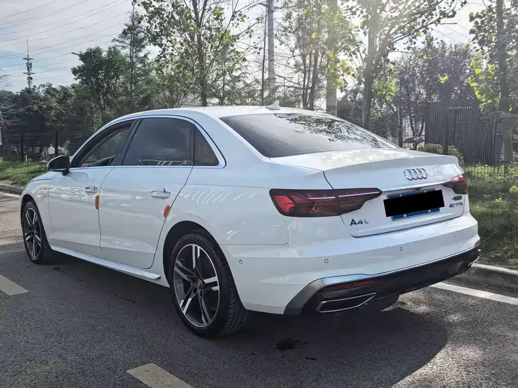 Audi A4L 2021 из CN, фото 7
