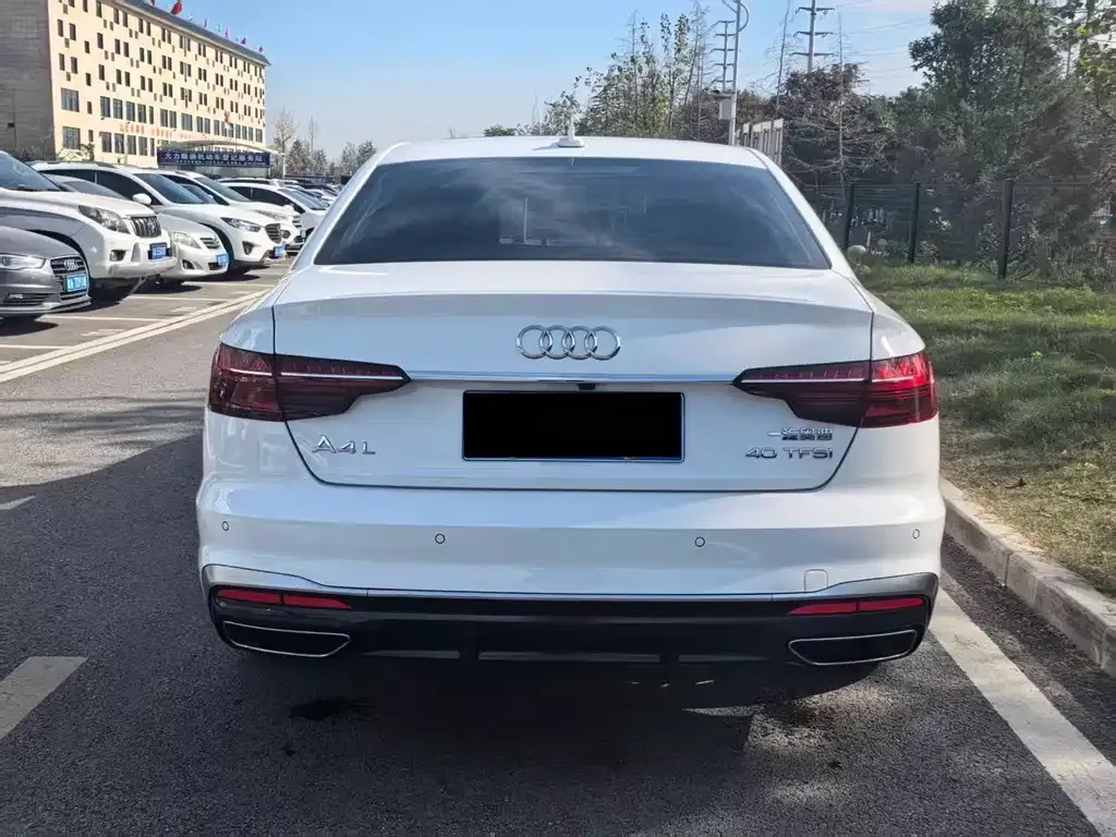 Audi A4L 2021 из CN, фото 8