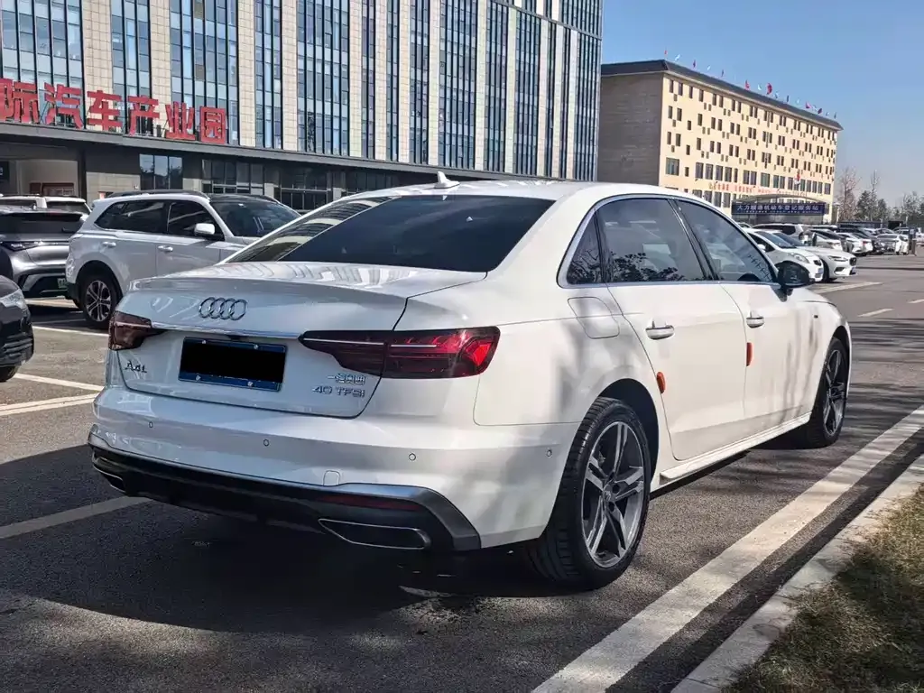 Audi A4L 2021 из CN, фото 9
