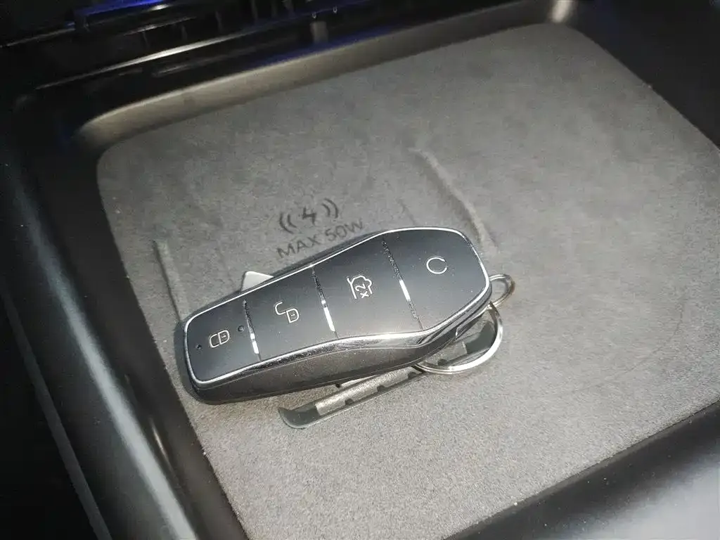 BYD Seal — фото 9