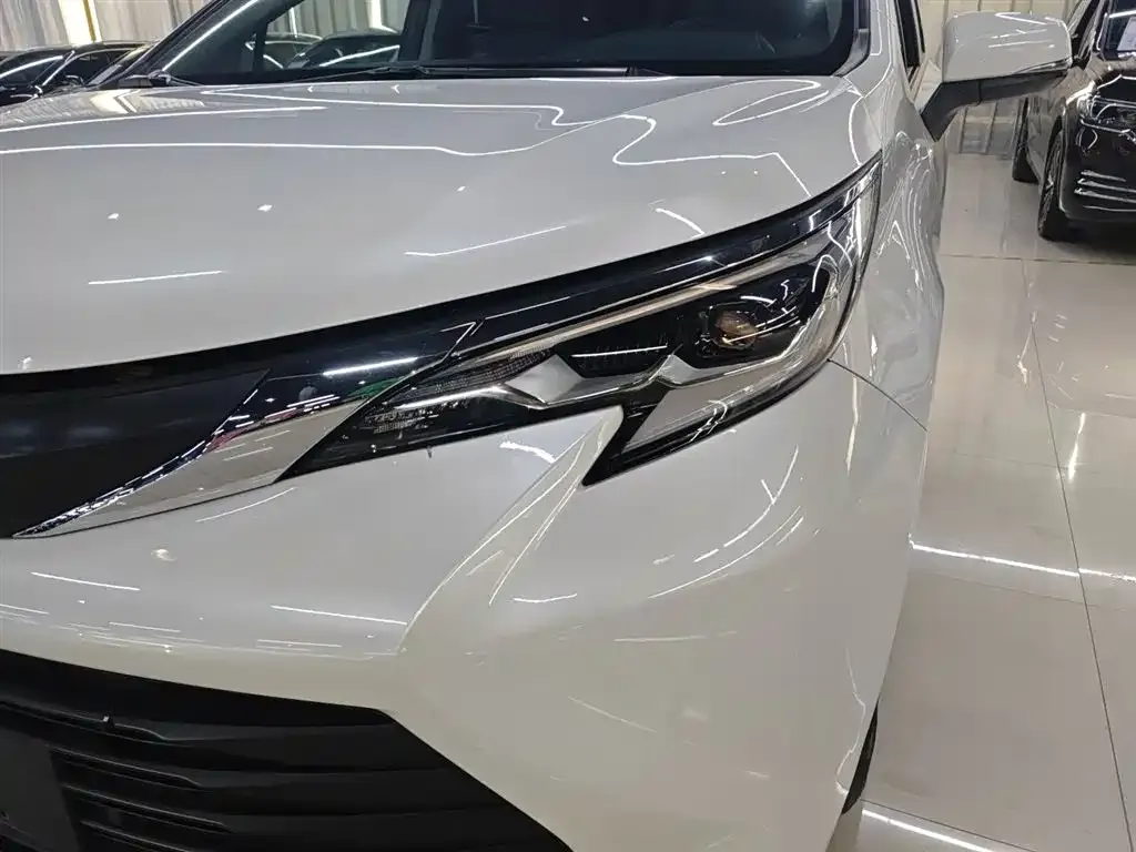 Toyota Sienna 2023 из CN, фото 3