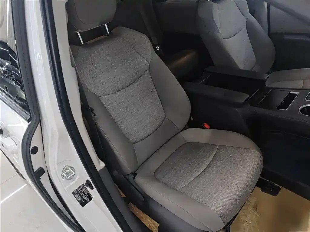 Toyota Sienna 2023 из CN, фото 4