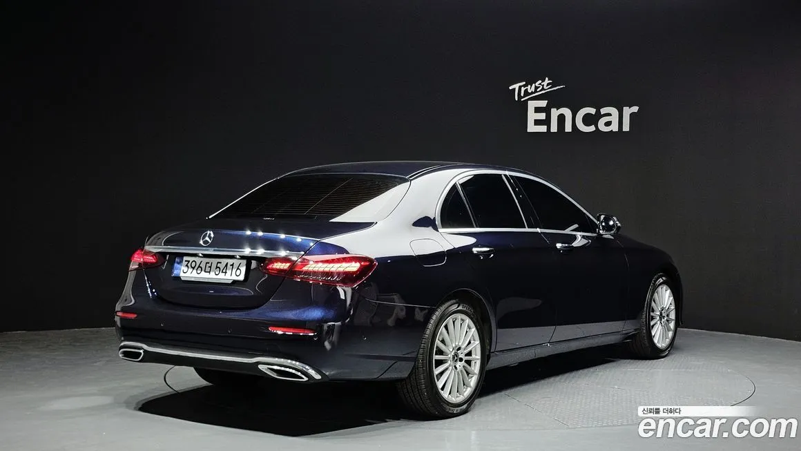 Mercedes-Benz E-Class — фото 2