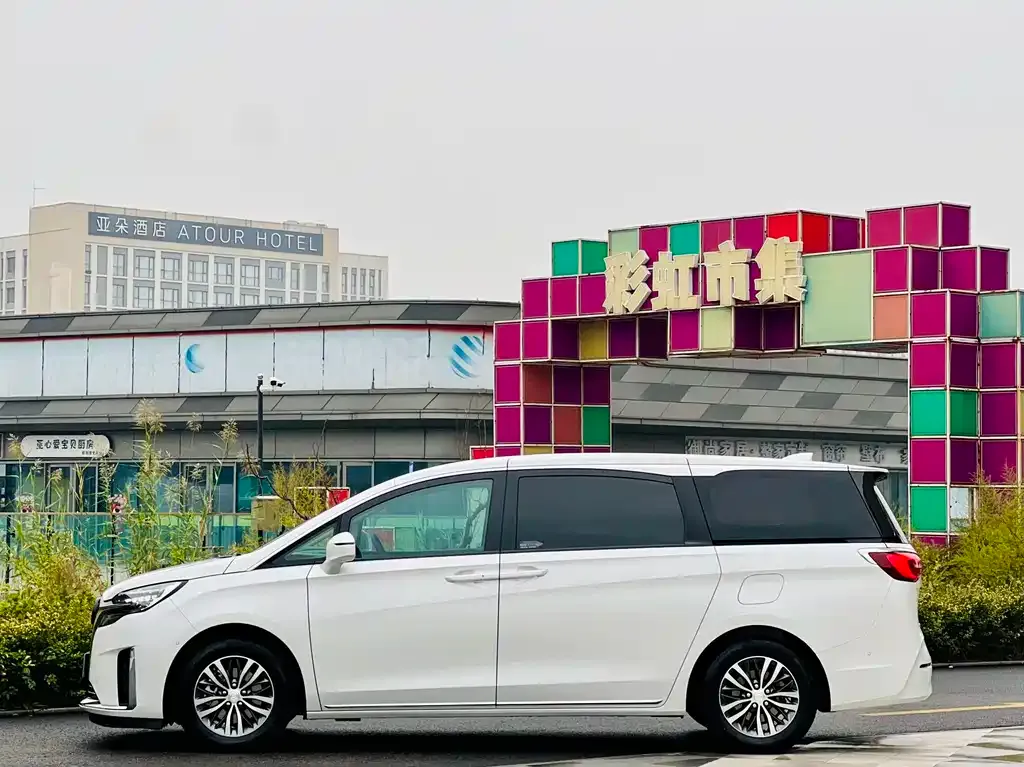 Buick GL8 2024 из CN, фото 3