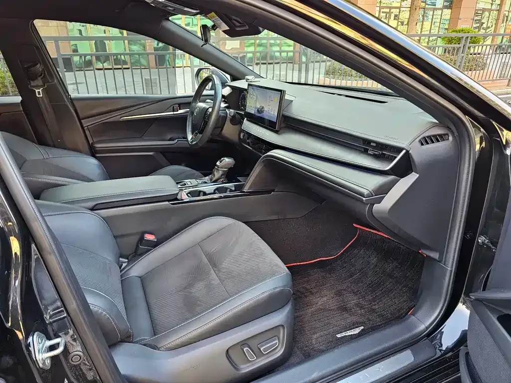 Toyota Camry 2024 из CN, фото 10