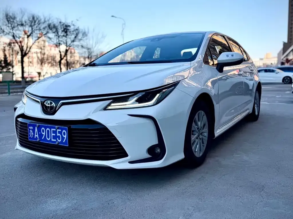 Toyota Corolla — фото 1