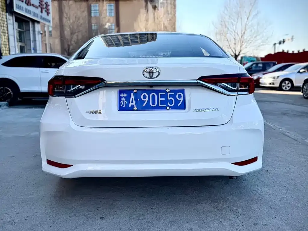 Toyota Corolla — фото 5