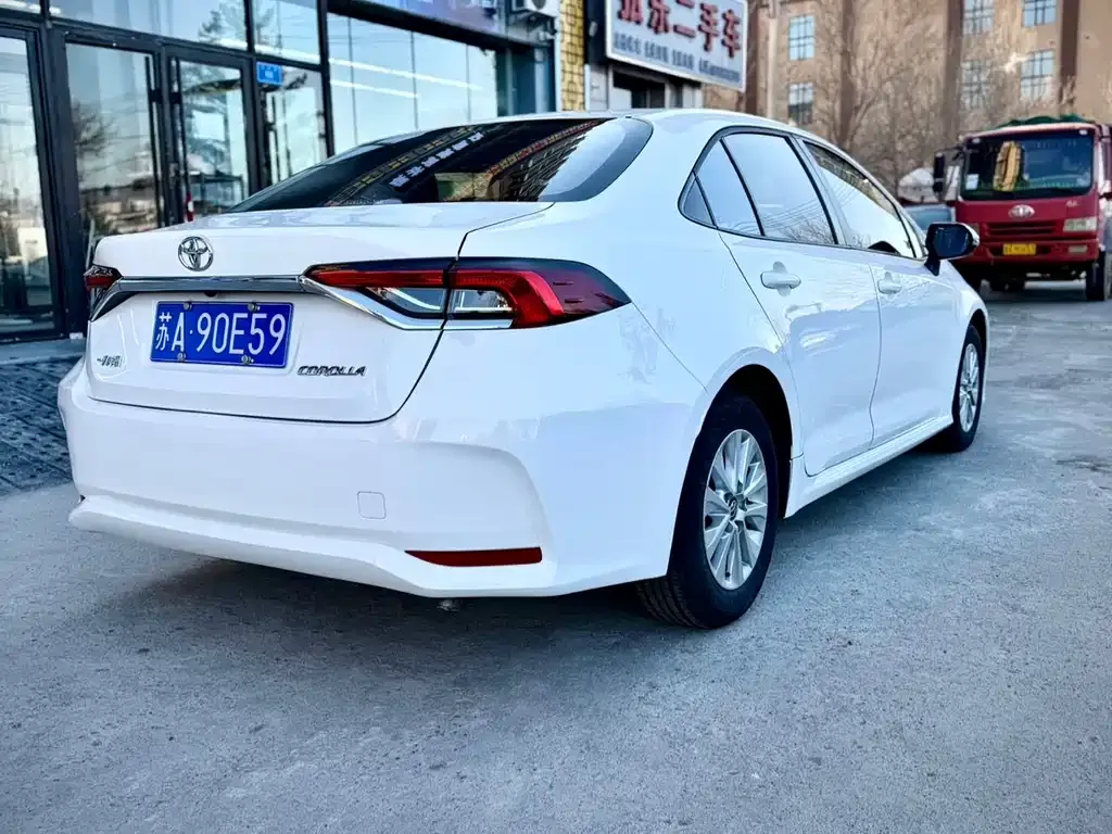 Toyota Corolla — фото 6