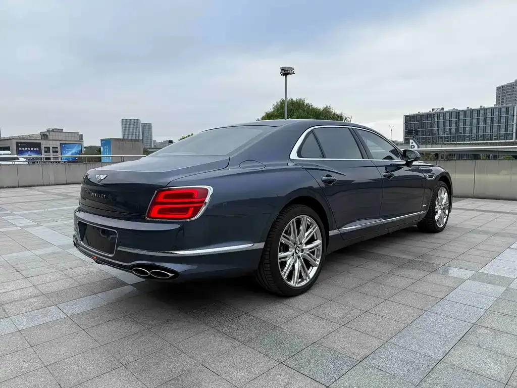 Bentley Flying Spur PHEV 2022 из CN, фото 9