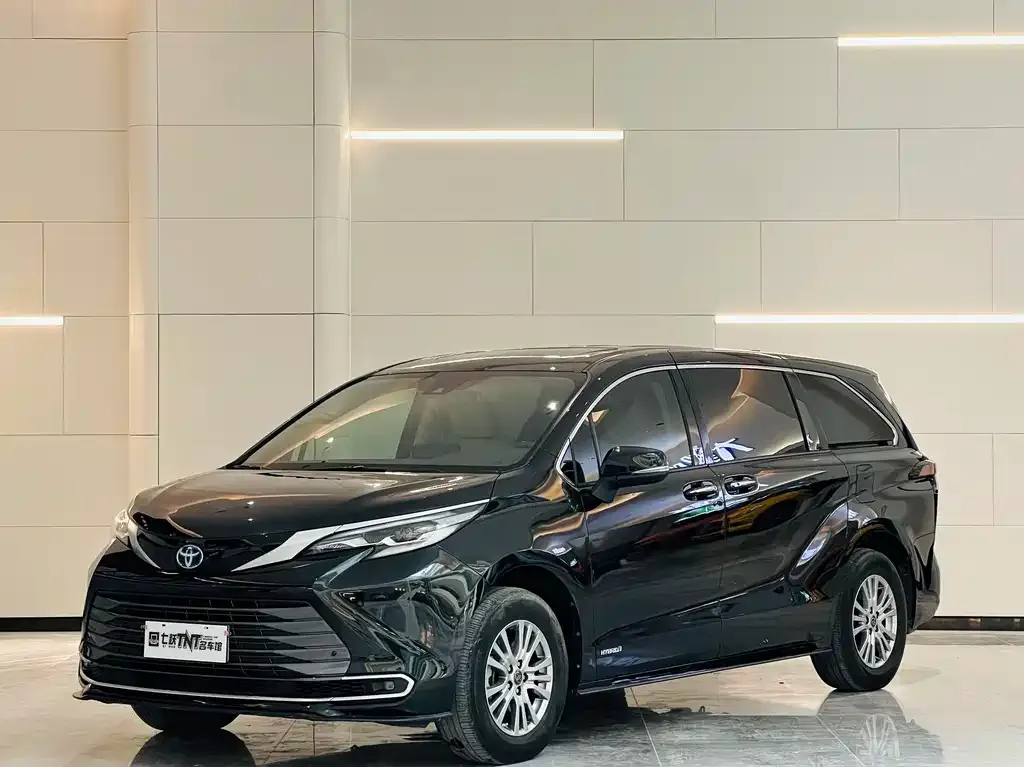 Toyota Sienna 2023 из CN, фото 1