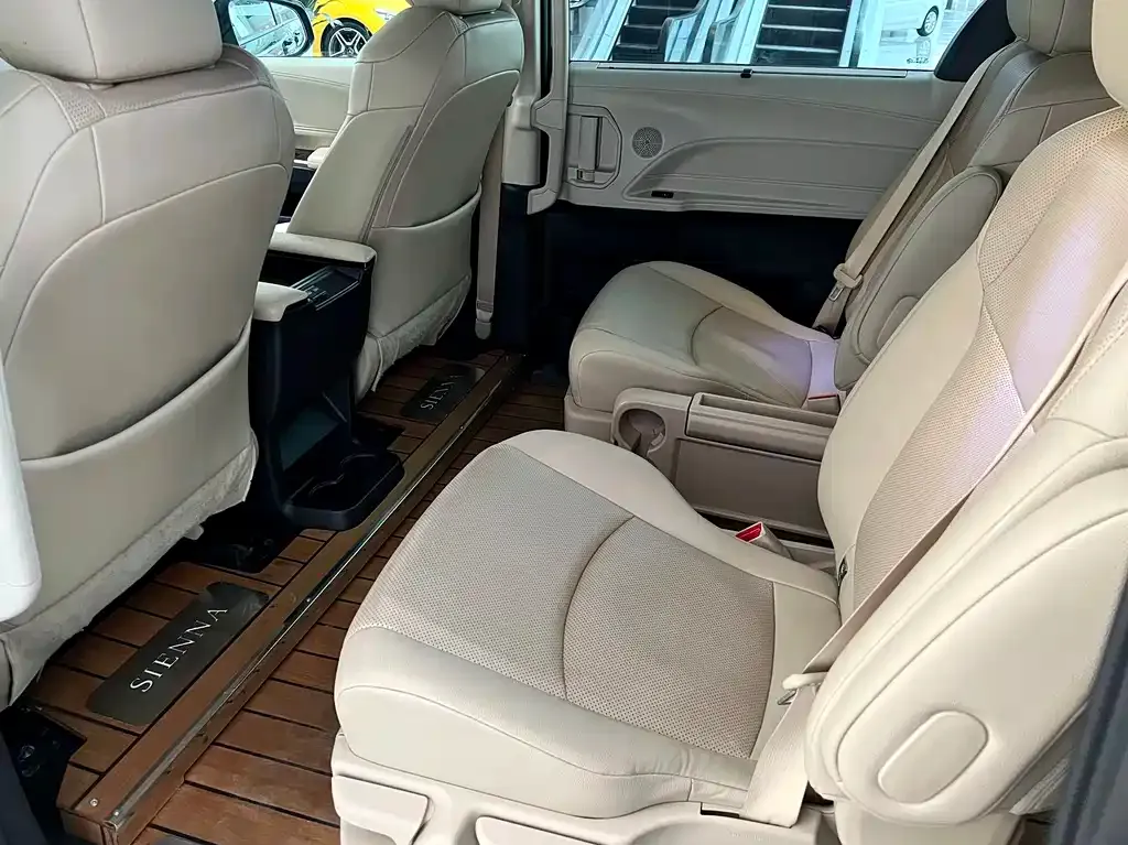 Toyota Sienna 2023 из CN, фото 10