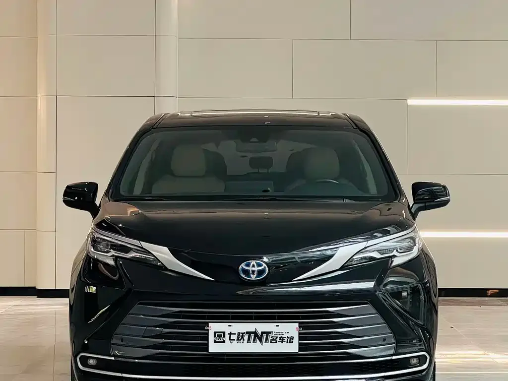 Toyota Sienna 2023 из CN, фото 2