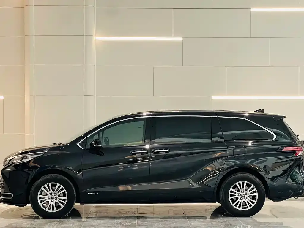 Toyota Sienna 2023 из CN, фото 3