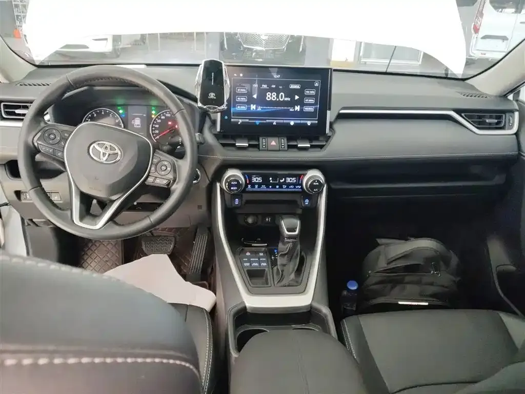 Toyota Wildlander 2023 из CN, фото 10