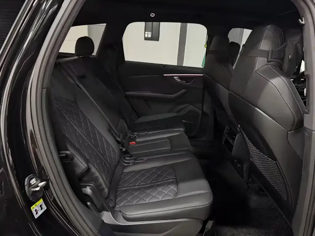 Audi SQ7 2025 из CN, фото 10