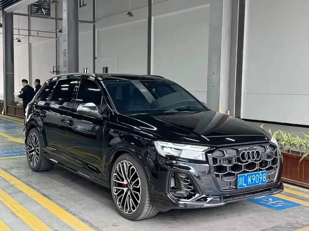 Audi SQ7 2025 из CN, фото 2