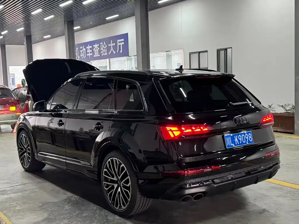 Audi SQ7 2025 из CN, фото 4