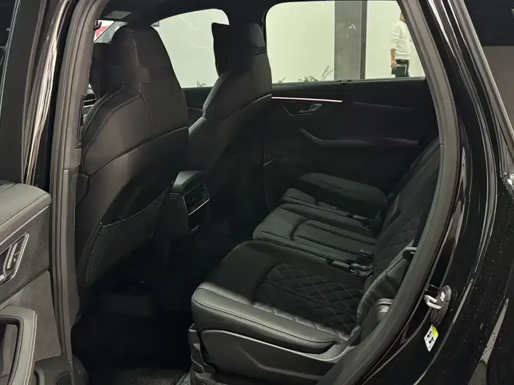 Audi SQ7 2025 из CN, фото 7