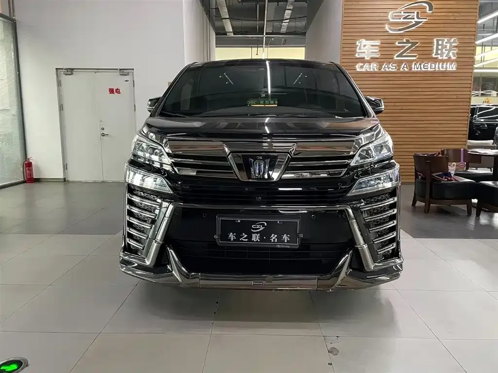 Toyota Vellfire — фото 2