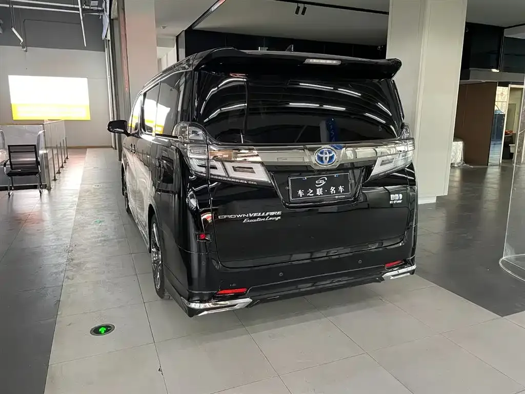 Toyota Vellfire — фото 4
