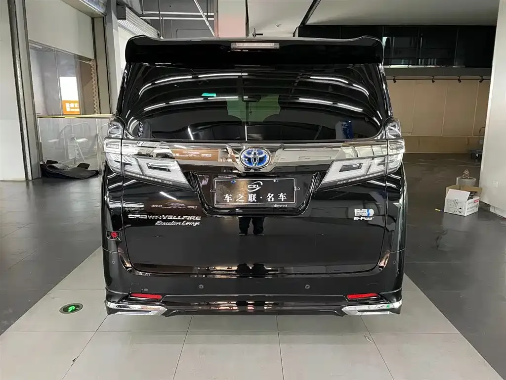 Toyota Vellfire — фото 5