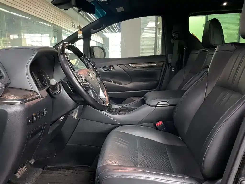 Toyota Vellfire — фото 8