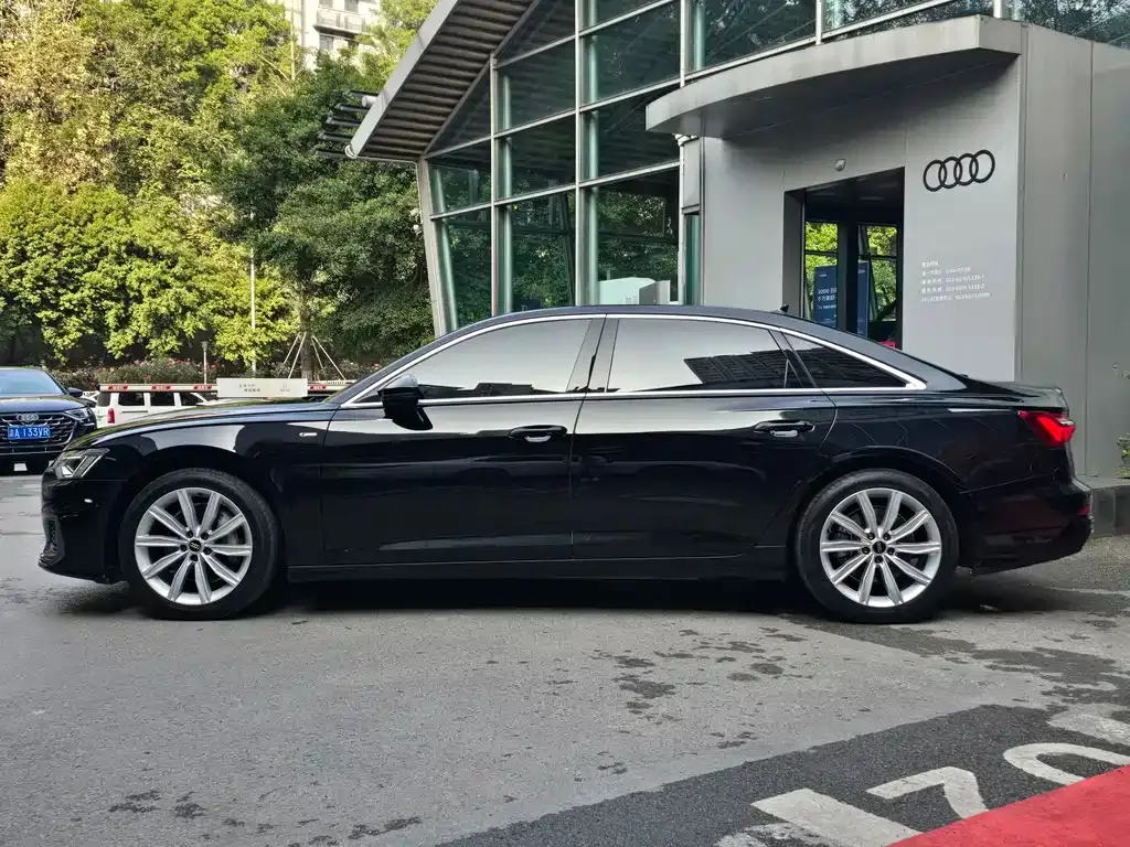 Audi A6L 2022 из CN, фото 9