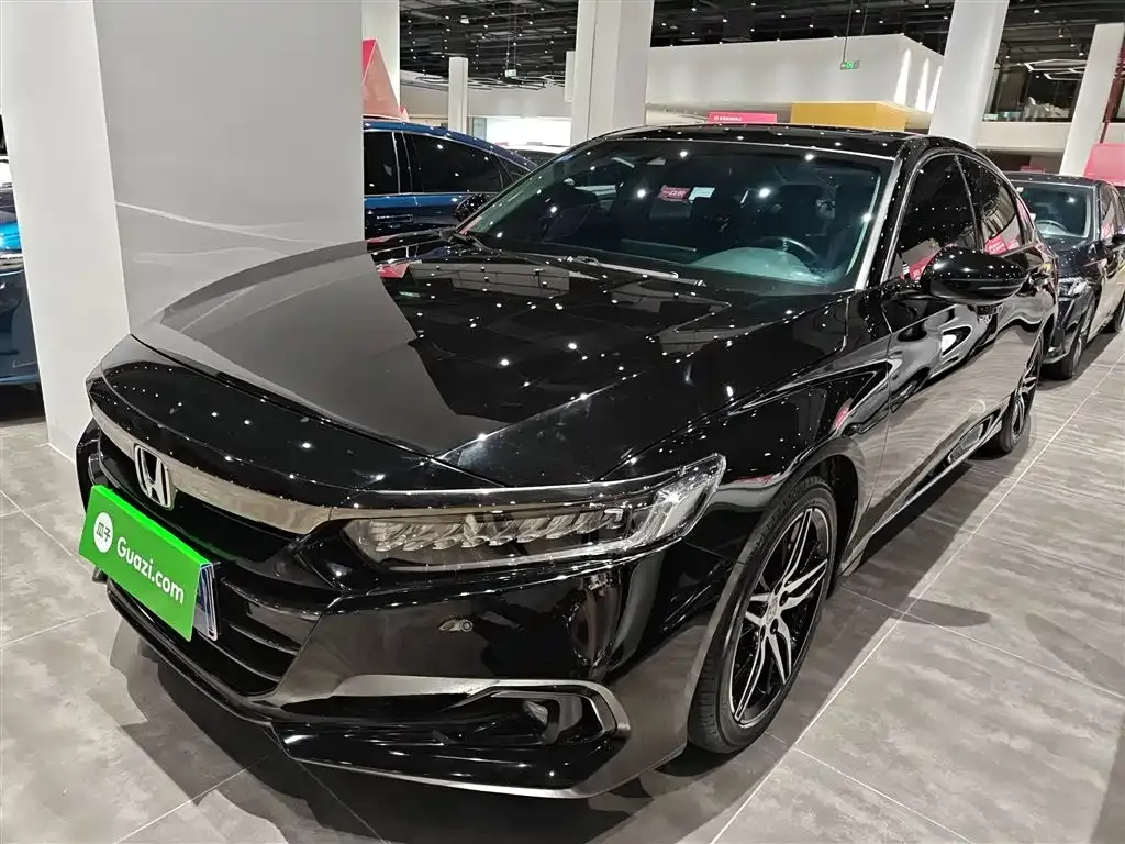 Honda Accord — фото 1