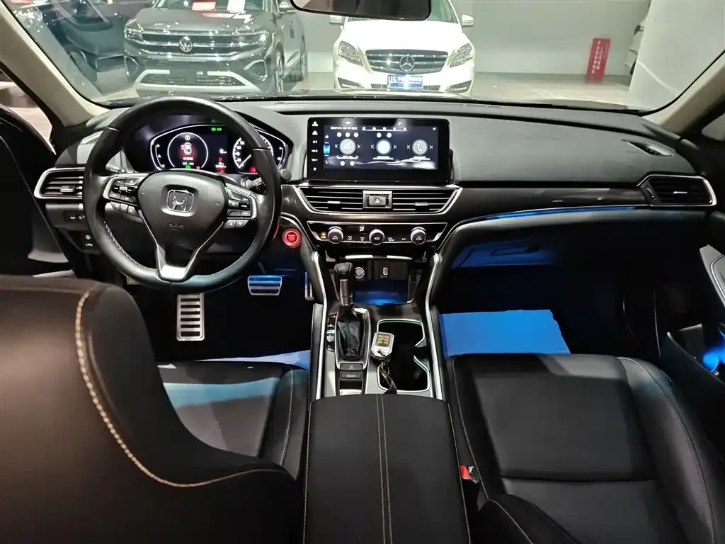 Honda Accord — фото 10