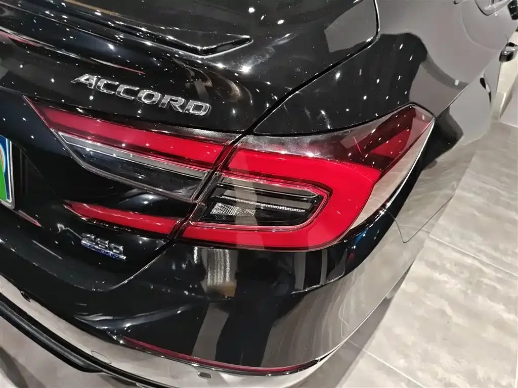 Honda Accord — фото 8