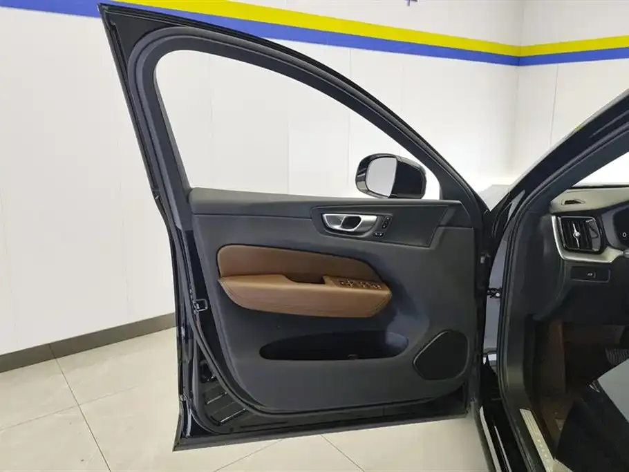Volvo XC60 2023 из CN, фото 7
