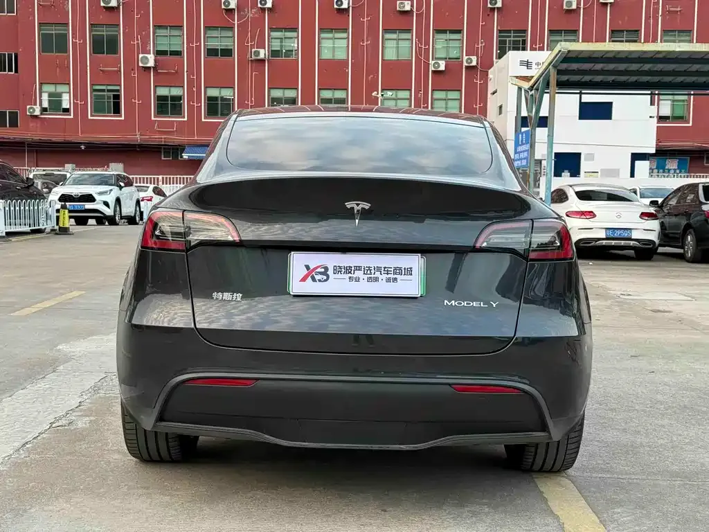 Tesla Model Y — фото 6