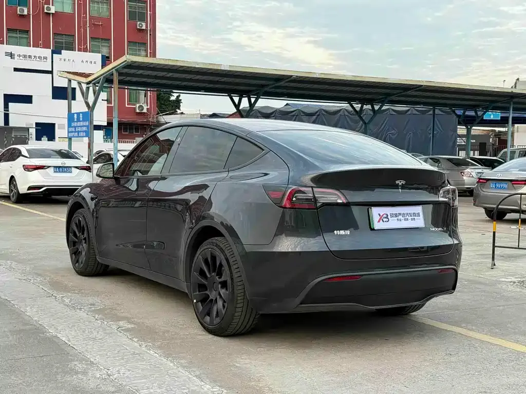 Tesla Model Y — фото 7