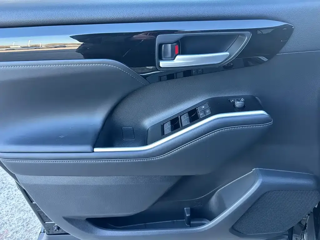 Toyota Highlander 2023 из CN, фото 9