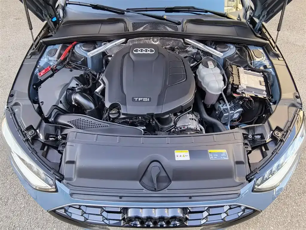 Audi A4L 2022 из CN, фото 6