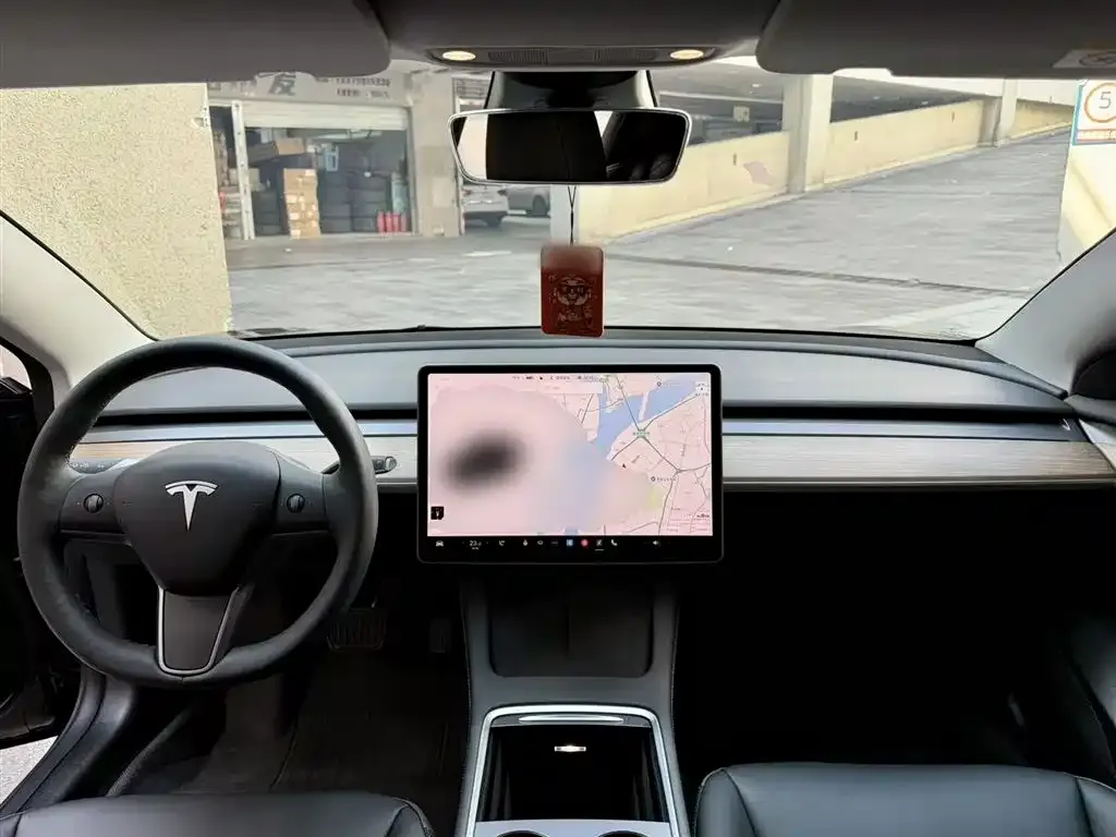 Tesla Model 3 — фото 10