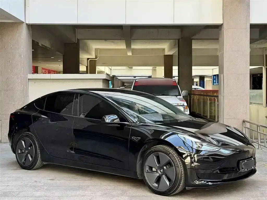Tesla Model 3 — фото 4