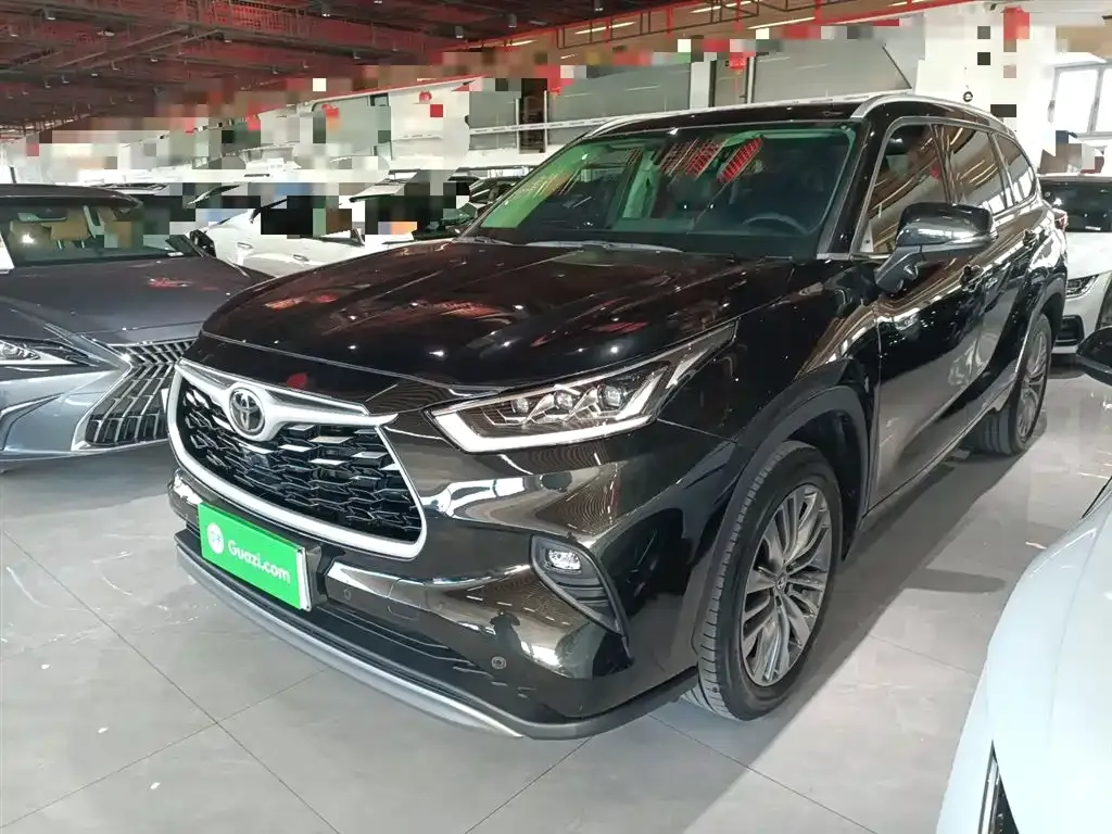 Toyota Highlander — фото 1