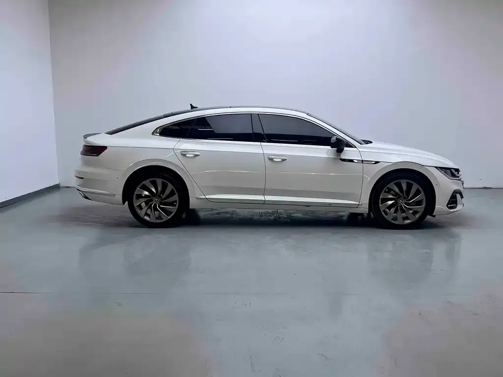 Volkswagen CC 2023 из CN, фото 8
