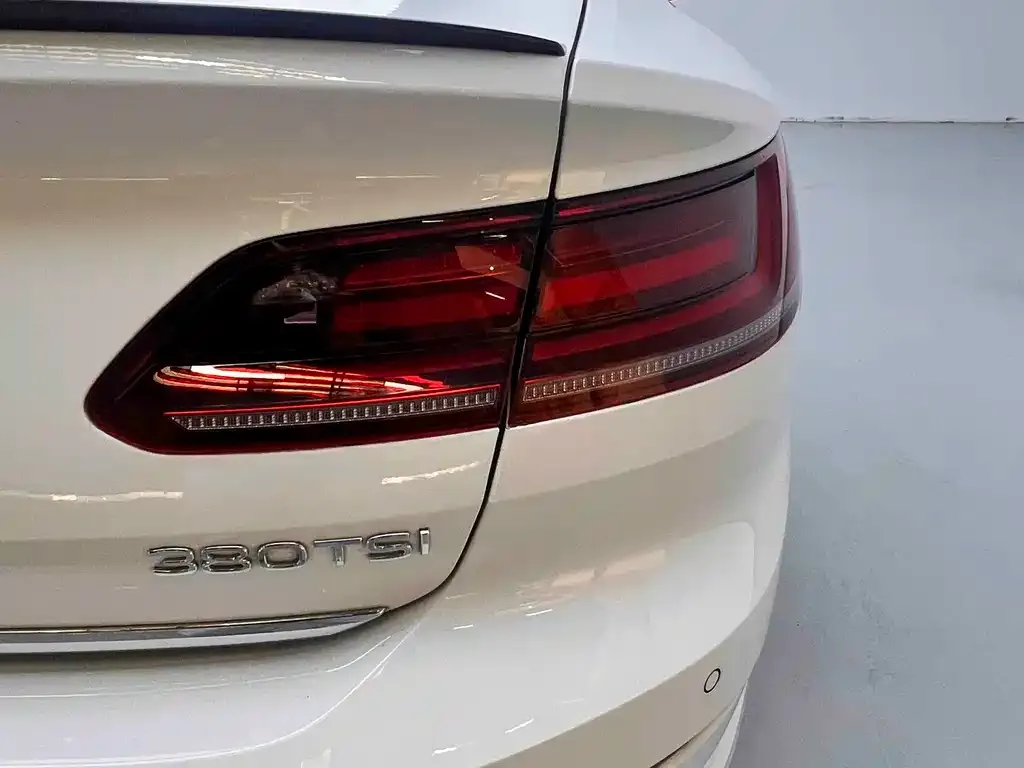 Volkswagen CC 2023 из CN, фото 9