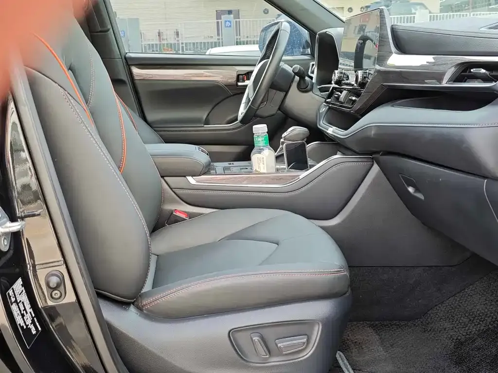 Toyota Crown Kluger 2024 из CN, фото 10