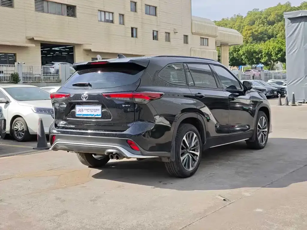 Toyota Crown Kluger 2024 из CN, фото 4