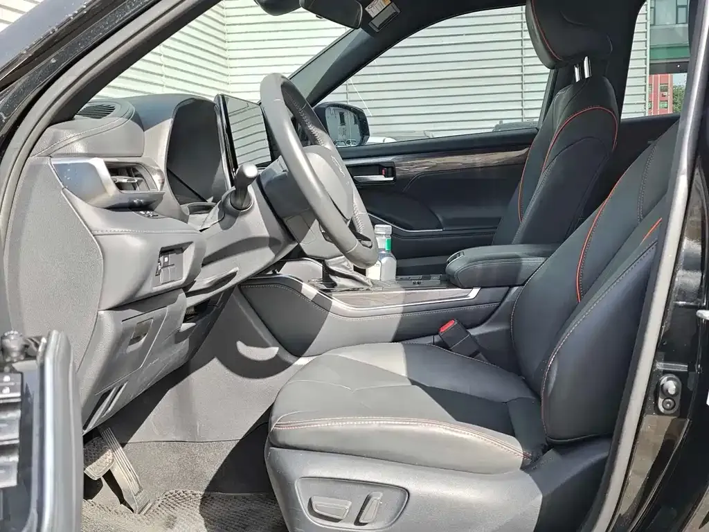 Toyota Crown Kluger 2024 из CN, фото 7