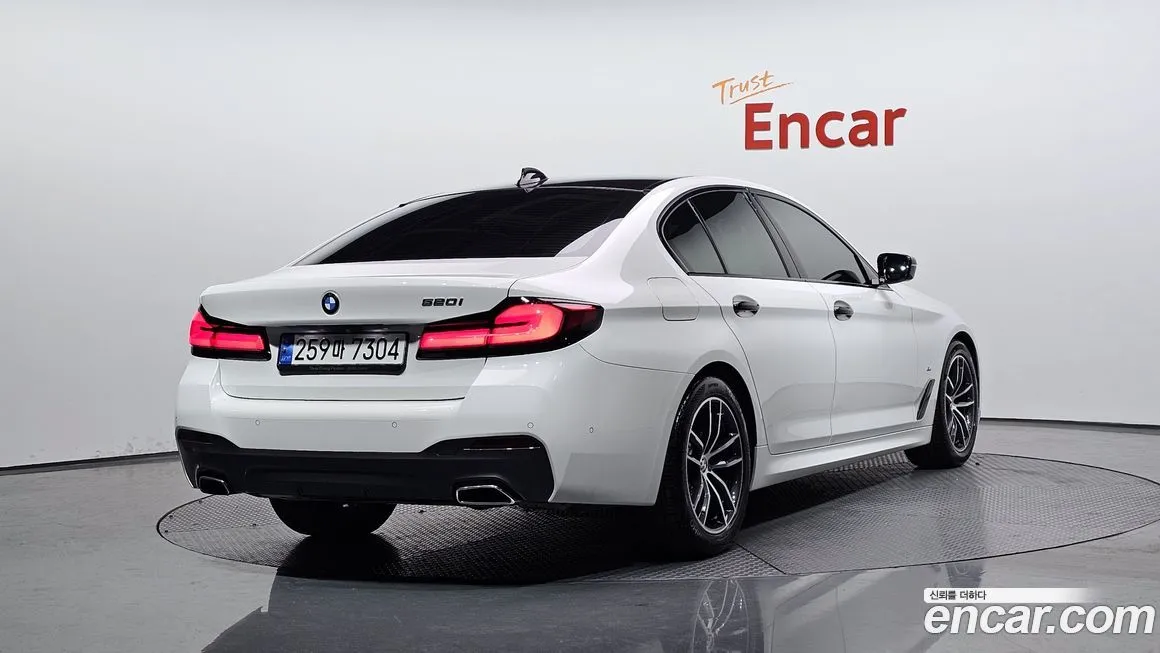 BMW 5-Series 2023 из KR, фото 2