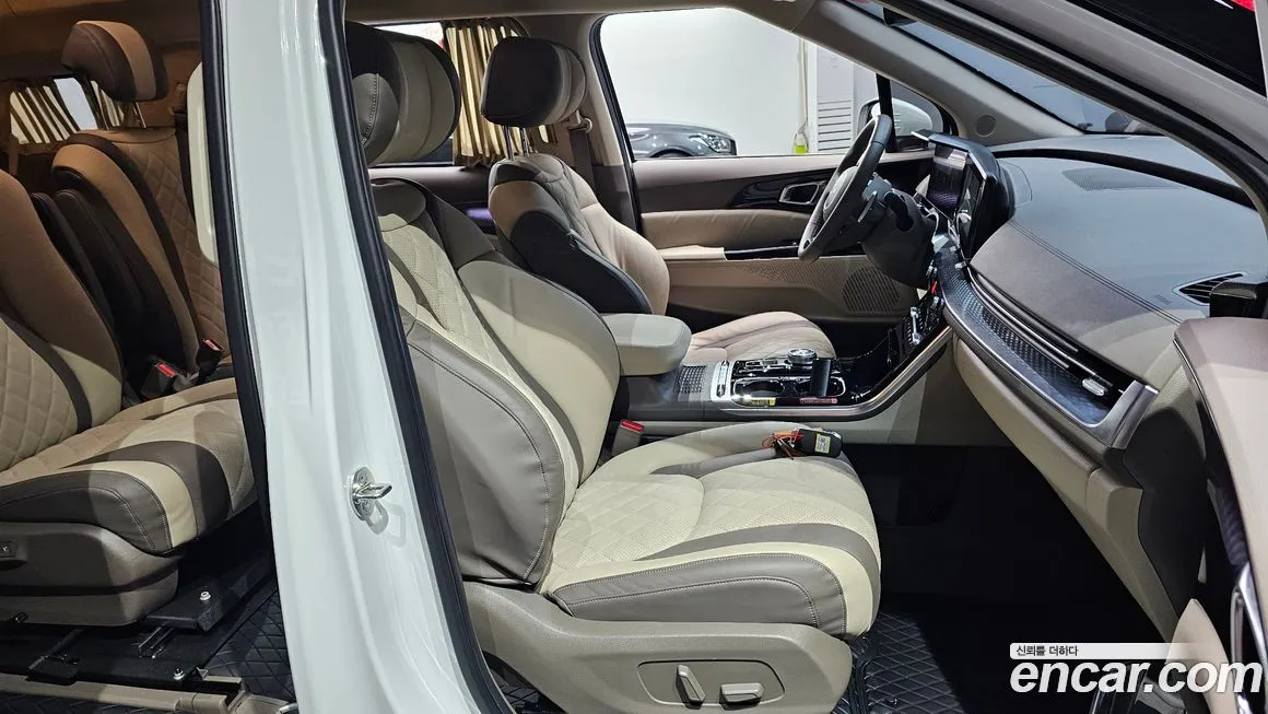 Kia Carnival — фото 10