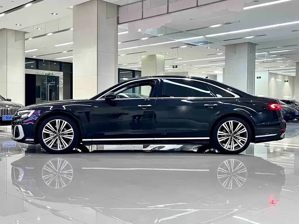 Audi A8 2023 из CN, фото 3