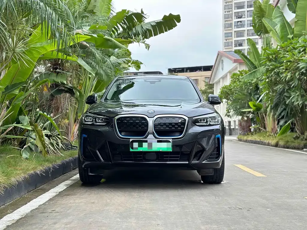 BMW iX3 — фото 2